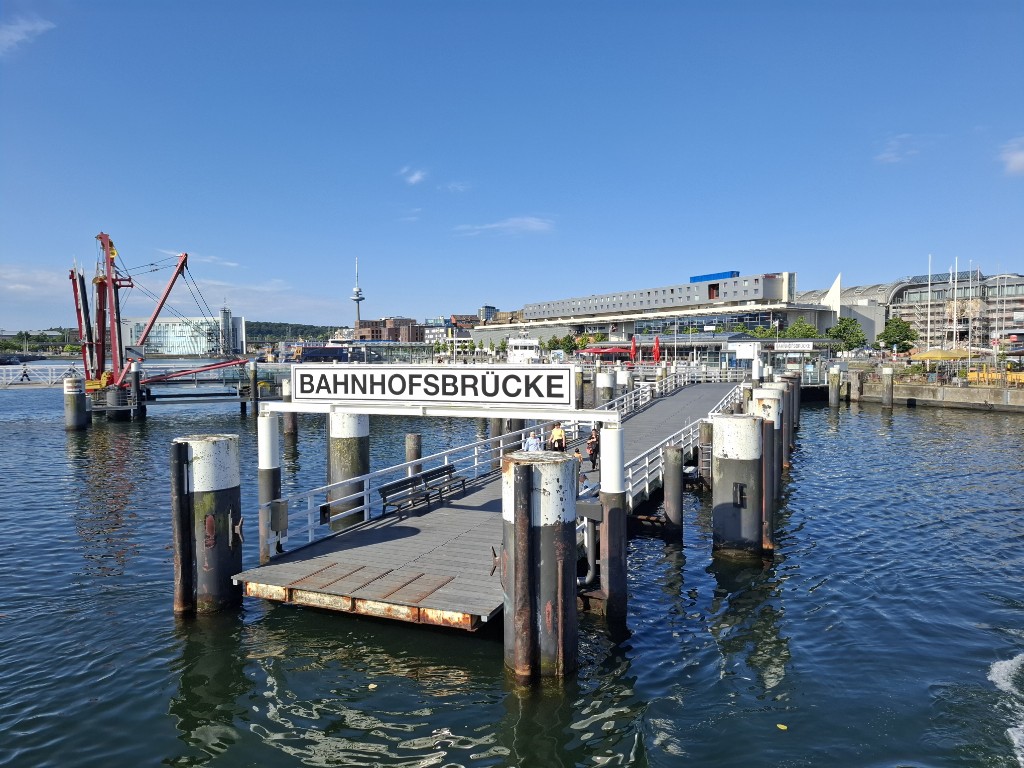 Bahnhofsbrücke Schiff Kiel