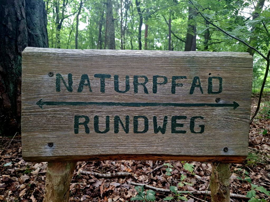 Schild Naturpfad Rundweg