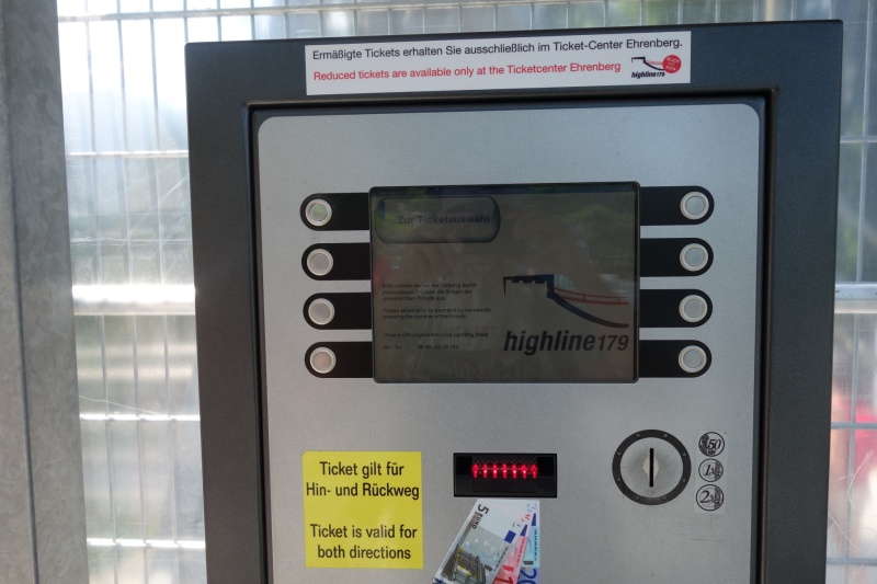 Der Ticketautomat für den bequemen Erwerb der Eintrittskarten vor Ort