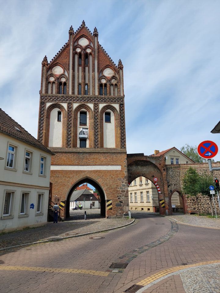 Das imposante Ruppiner Tor, ein Überbleibsel der mittelalterlichen Stadtbefestigung