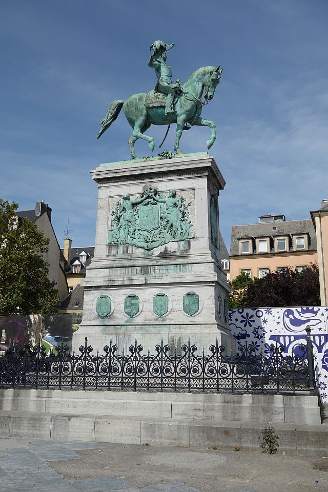 Das Reiterstandbild von Wilhelm II. auf dem Place de Guillaume II (Knuedler)