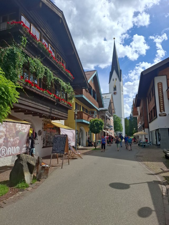 Blick zur Pfarrkirche in Oberstdorf