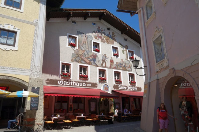 Die Außenansicht des traditionellen Wirtshauses Bier-Adam im Zentrum