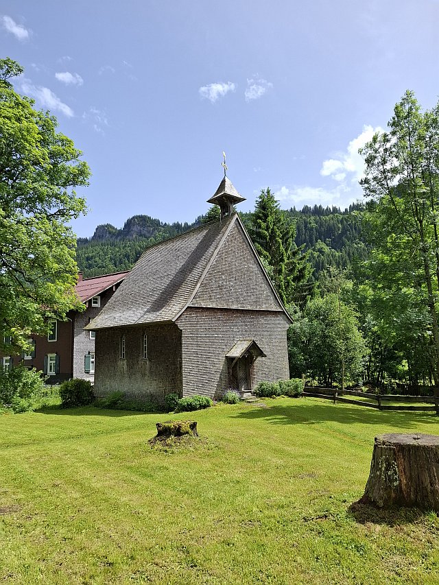 St. Anna-Kapelle in Rohrmoos wird auch "Holzkapelle" genannt, weil sie ganz aus Holz erstellt ist. Sie gilt als die älteste Holzkapelle des Alpenraumes