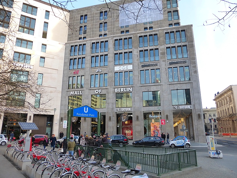 Mall of Berlin. Hier ist lange shoppen angesagt auf 76.000 Quadratmetern mit etwa 270 Shops.