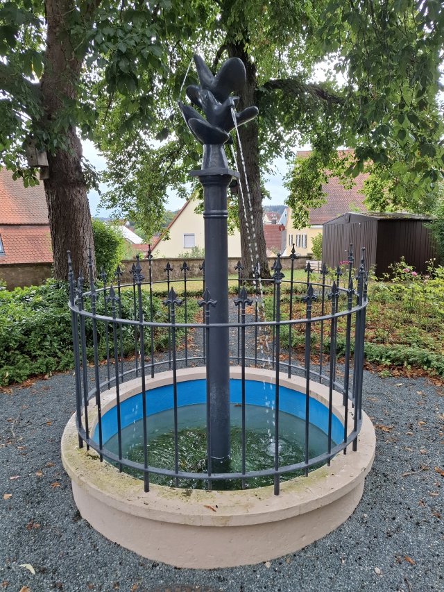 Detailaufnahme eines schmiedeeisernen Brunnens oder Hydranten