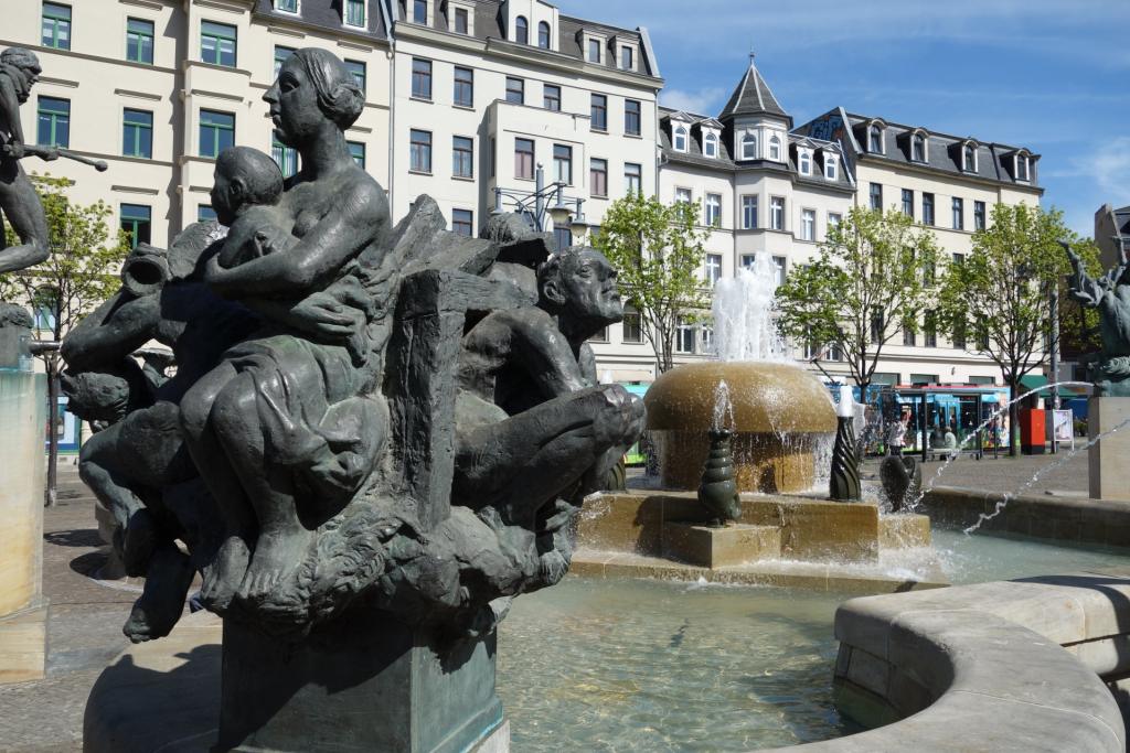 Der kunstvolle Göbelbrunnen mit seinen detailreichen Bronzefiguren
