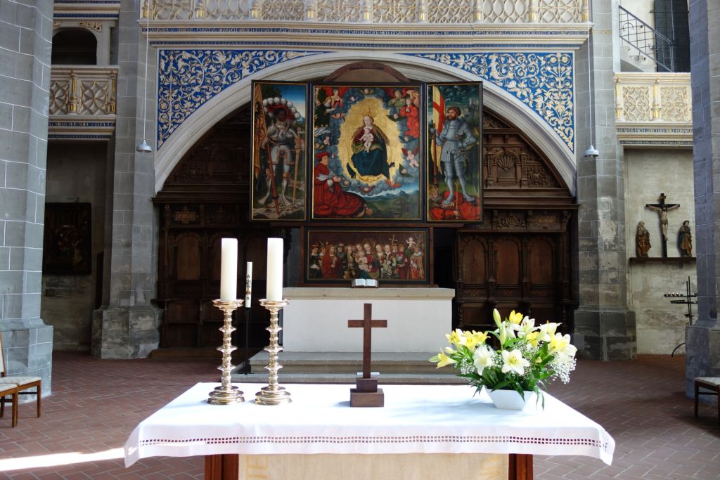 Der prachtvolle Hochaltar im Inneren der Marktkirche