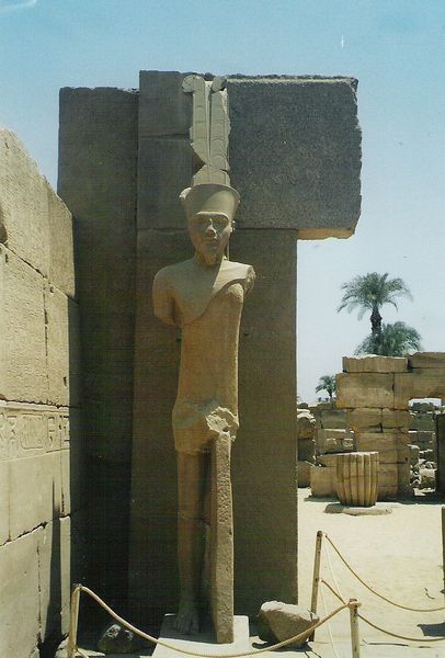 Beeindruckende Säulenhalle im Karnak-Tempel Luxor 2004