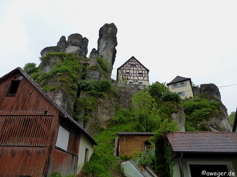 Tüchersfeld der typisch fränkische „Vorzeige-Ort“ mit seinen markanten Felsen.
