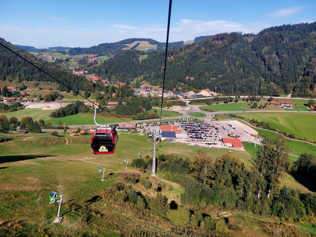 Panorama-Blick vom Hündlekopf über die weite Allgäuer Hügellandschaft