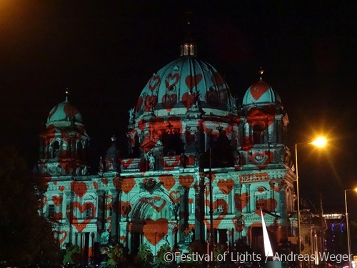 Der Dom am Lustgarten wird in neuen Dimensionen erstrahlt. In diesem Jahr erstrahlt der Berliner Dom in 12 verschiedenen Motiven. 