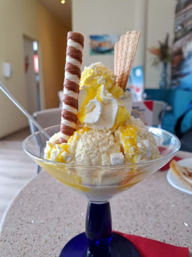  Eiscafé La Gondola in der Kieler Straße 74. Traditionelle Baiser-Eis 