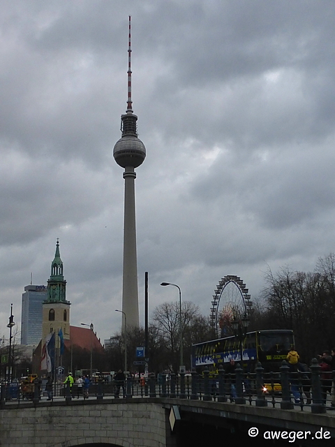 Ein Blick in Richtung Alexanderplatz. Heute wieder sehr grau und windig: