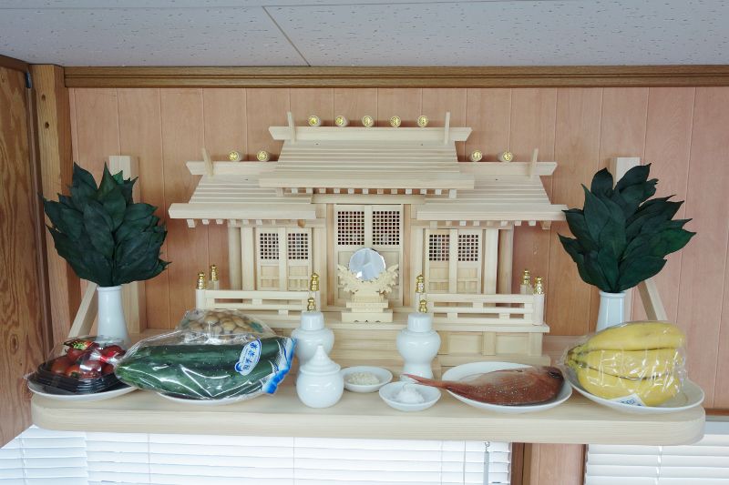 神様のお供え物は毎日？感謝でなく開運を願っても良い？ 神棚の販売／製作／設置なら福岡の伝統風水オフィス大渓水