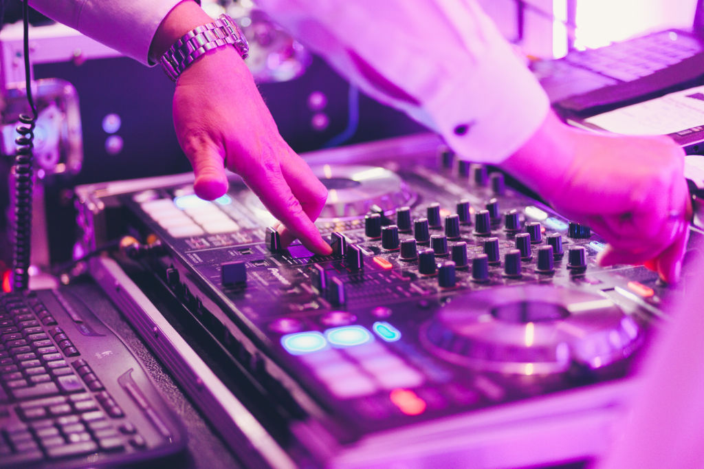 Hochzeitsfotografie | DJ Musik im Party Saal 