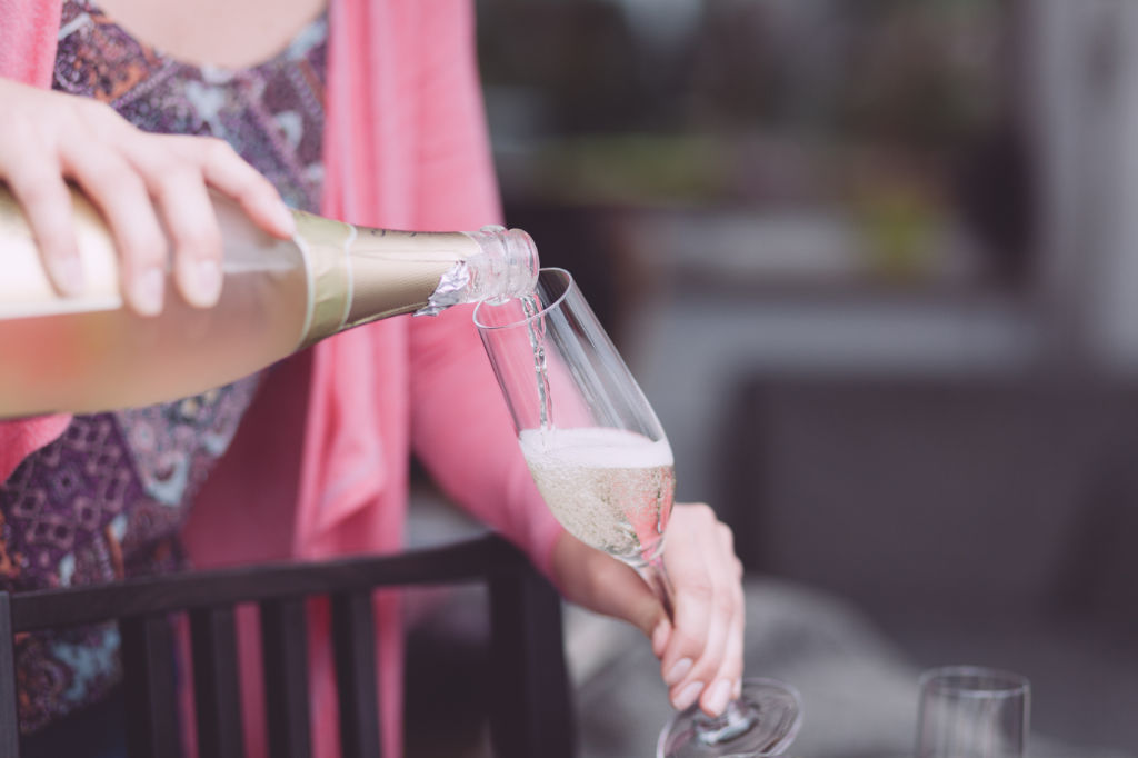Hochzeitsfotografie | Ein Schluck Sekt gegen die Aufregung