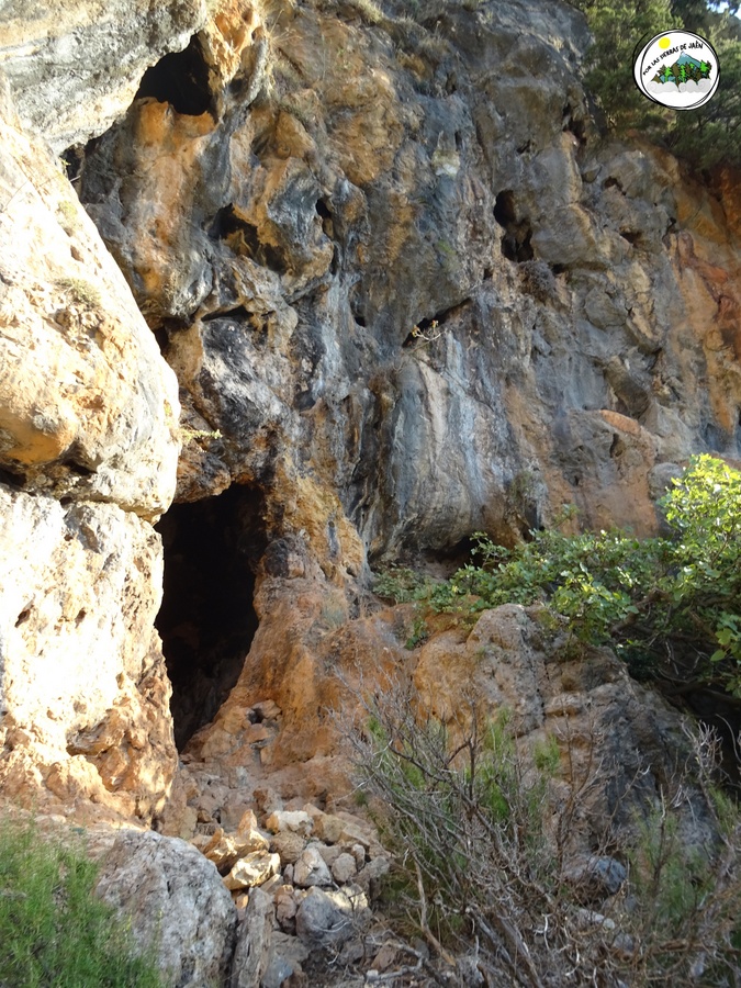Cueva del Hoyacillo