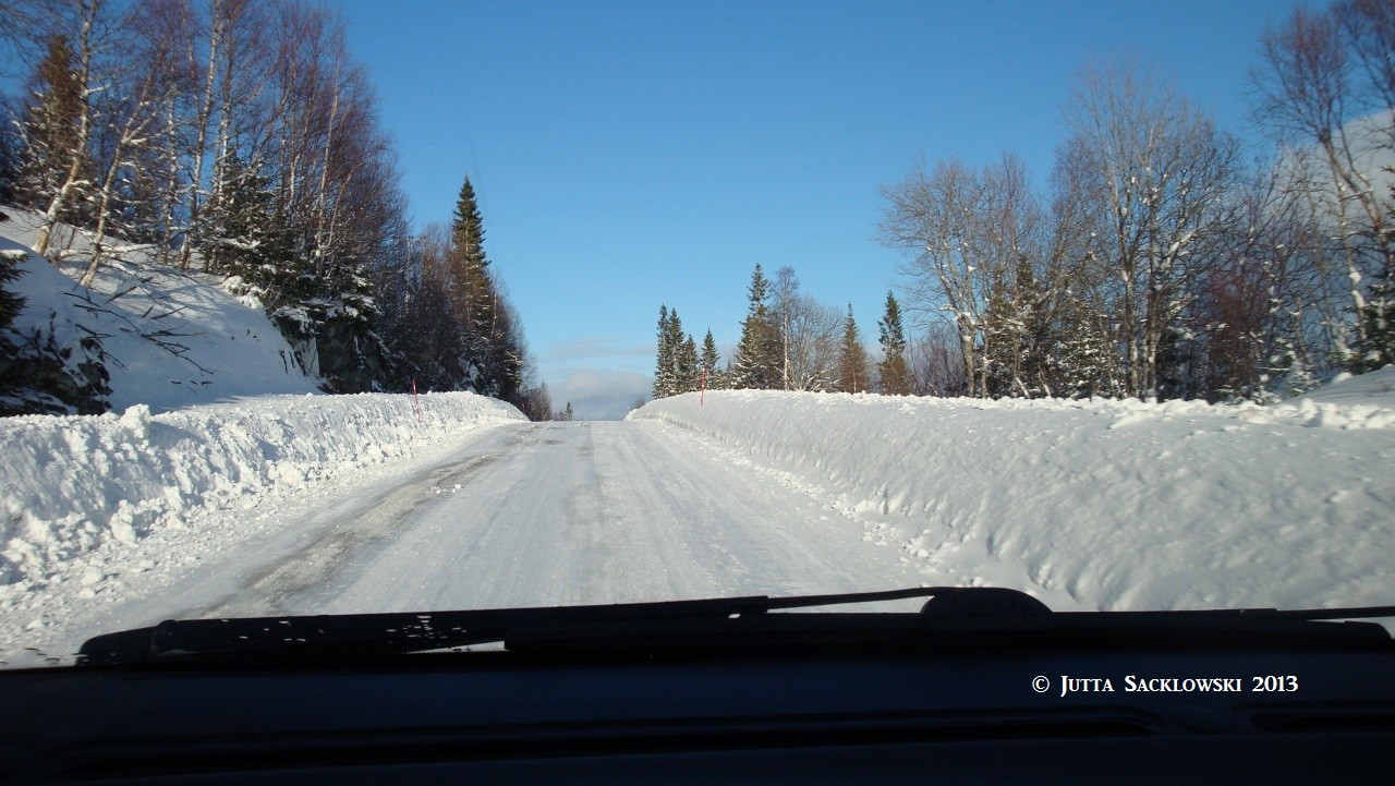 Schneekanten auf dem Weg nach Hause