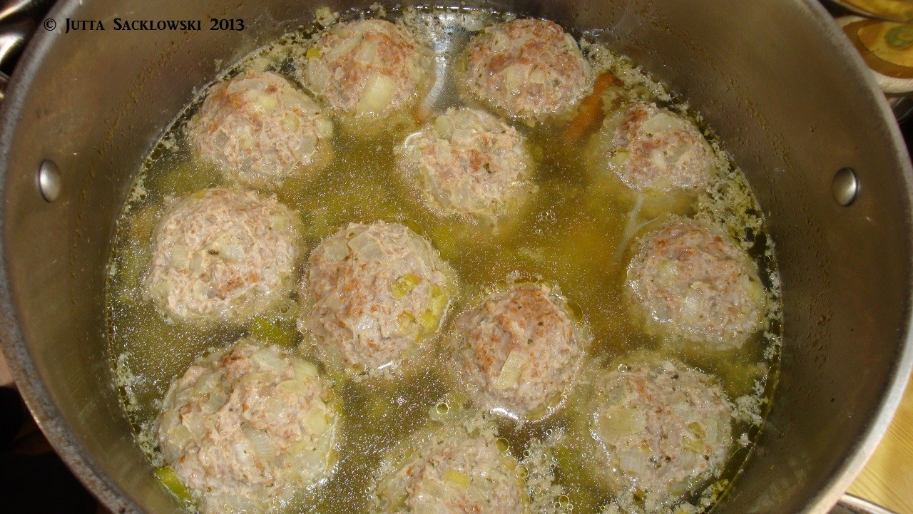 Die Königsberger Klopse sind gar (schwimmen oben)