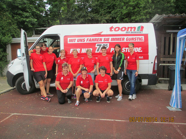 Das Frauenfussballteam an der Jubiläumsveranstaltung am  05.07.2014