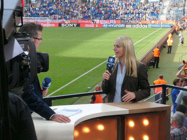 Frauenfussballteam live in der SAP Arena Sinsheim, bei der Frauenfussball WM 2011