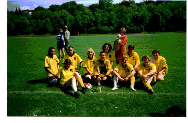 Das Frauenfussballteam im ersten Jahr in der WfV-Freizeitliga 1999