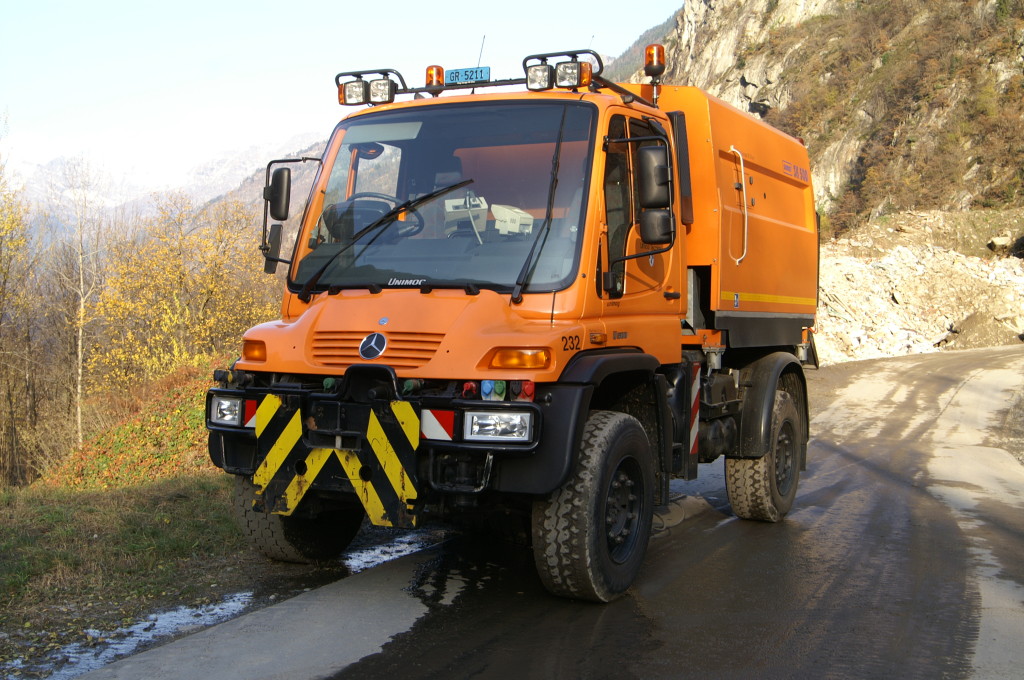 18 nov. 2009 Dopo quasi 2 mesi dai primi depositi (dopo il lancio della petizione comunale) e in vista di un sopralluogo entrano in azione i mezzi di pulizia del Cantone