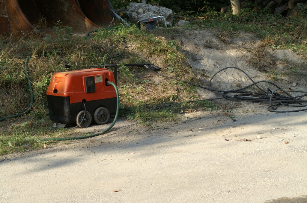 L' "impianto da terzo mondo" per il lavaggio dei camion in funzione fino a inizio gennaio 2010