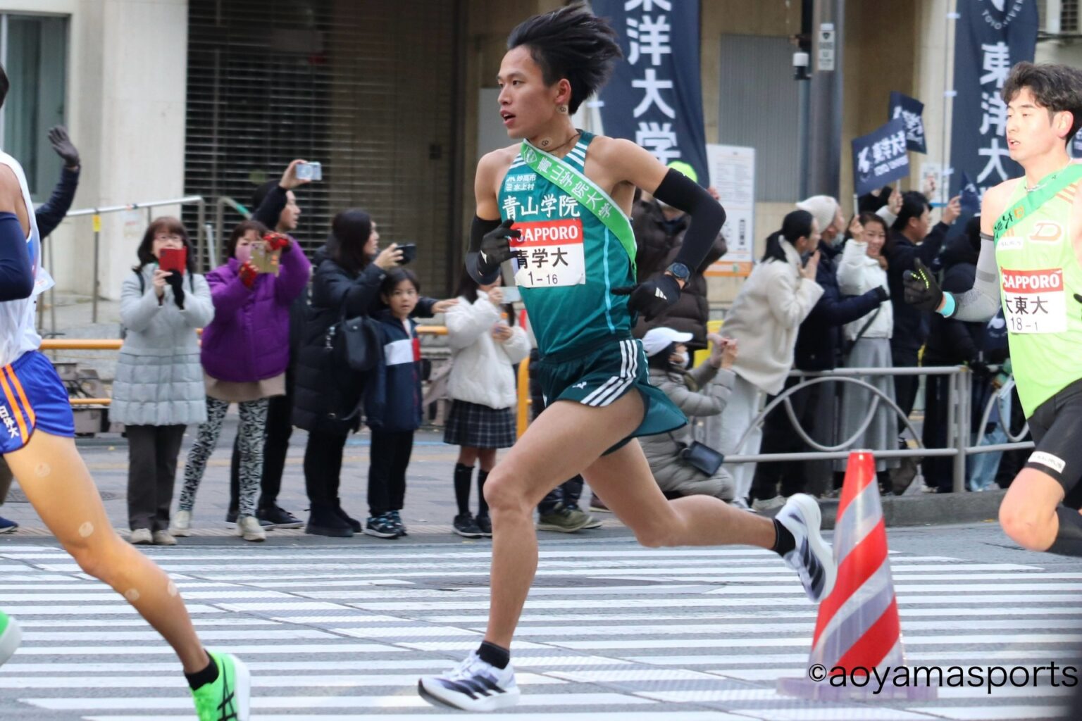 粘りの走りを見せる小河原選手。