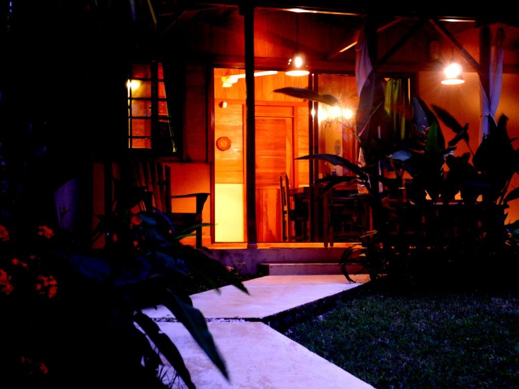 Casita Mapache by night