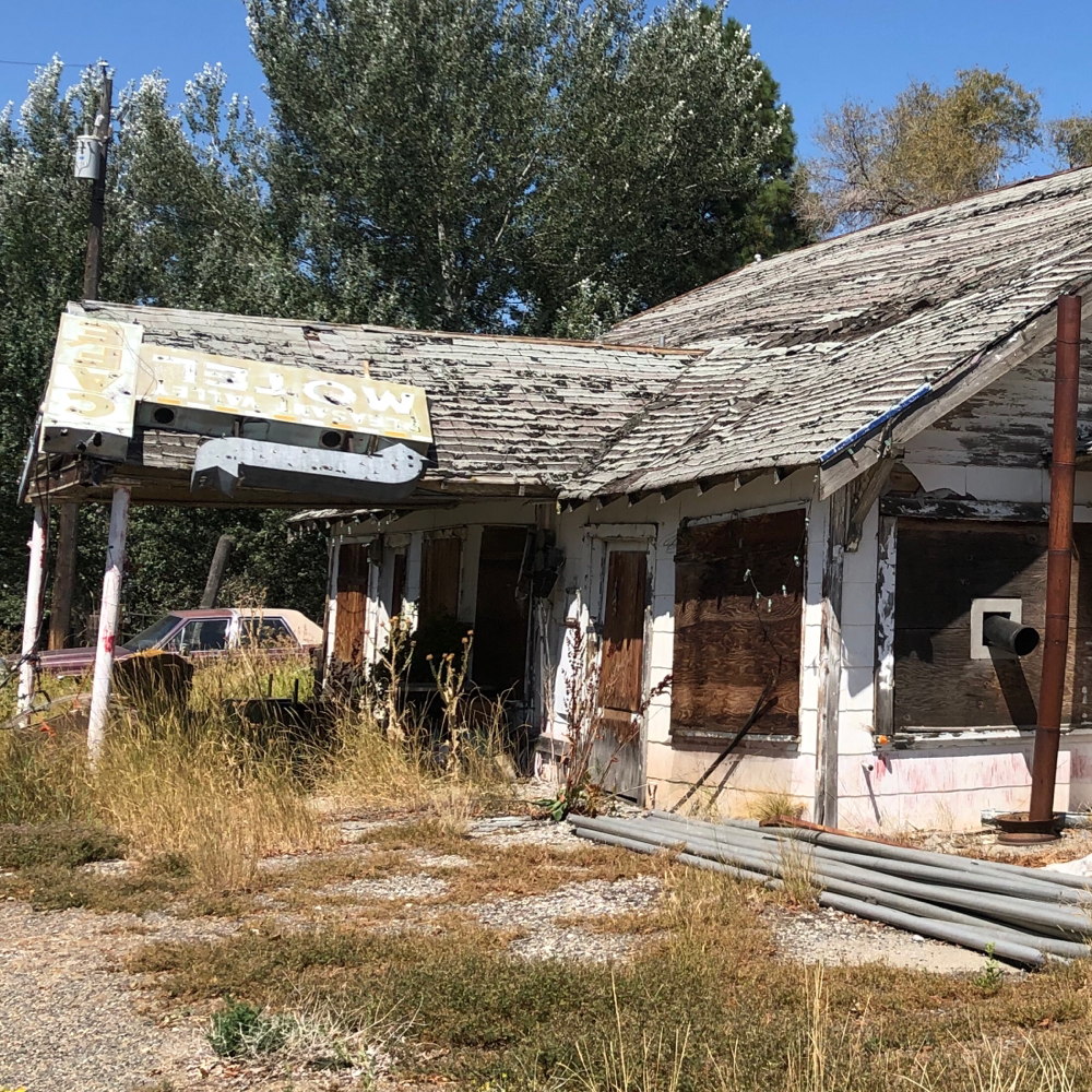 Wir haben in New Mexico 2 Std. eine Geisterstadt gesucht - hier sah links und rechts des I-84 Vieles so aus...