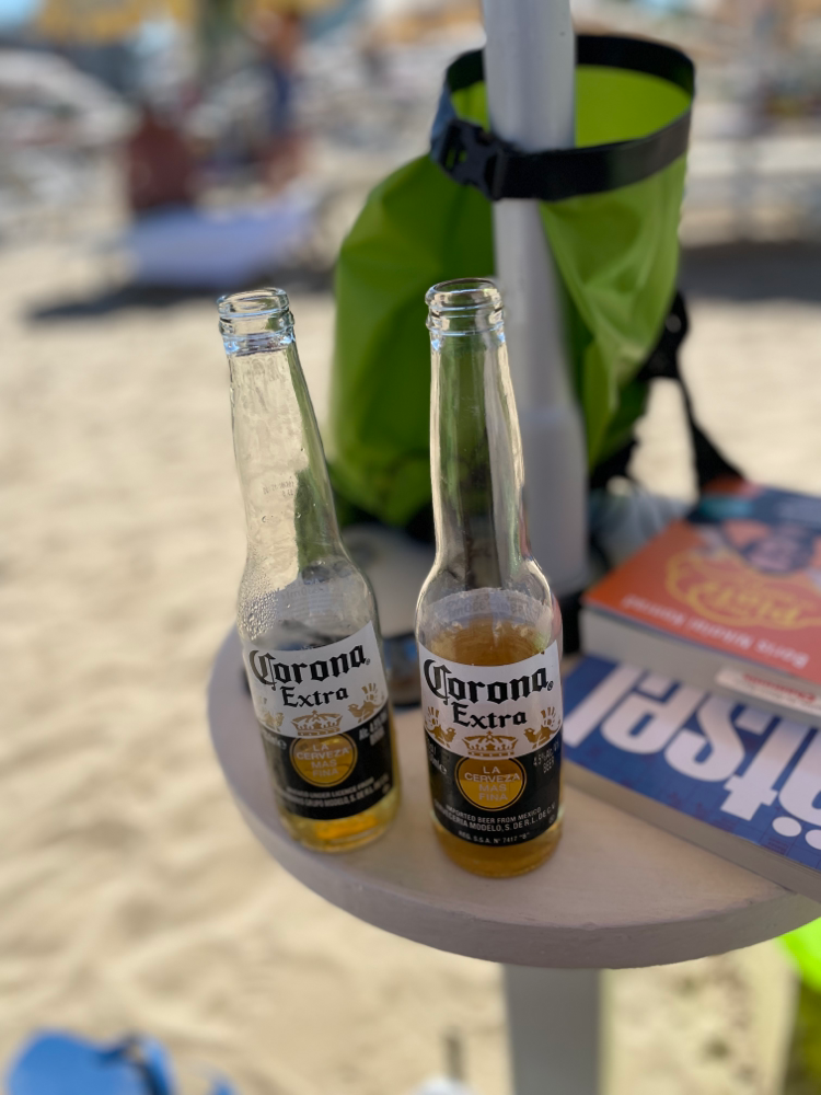 am Strand haben wir Corona bekommen, um diesen Gag nochmal tot zu reiten…