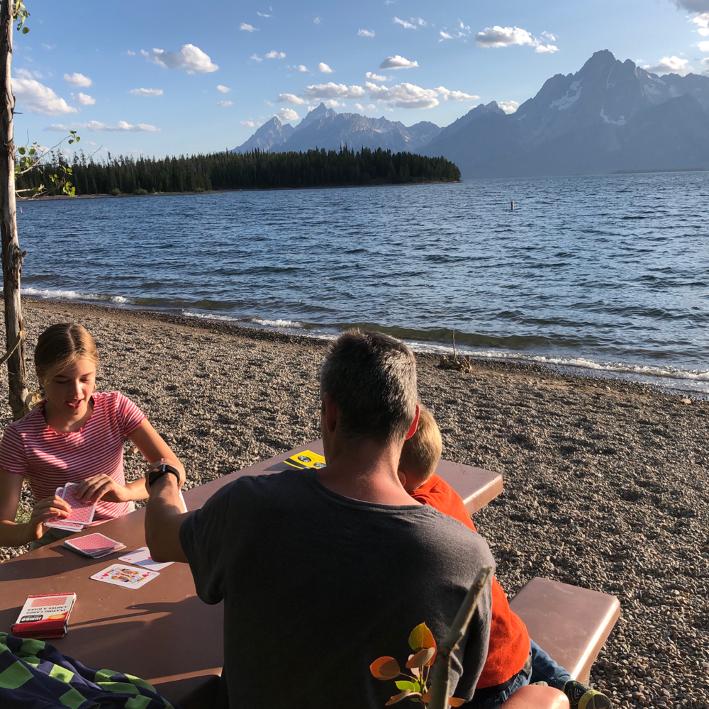 Kartenspiel am Jackson Lake