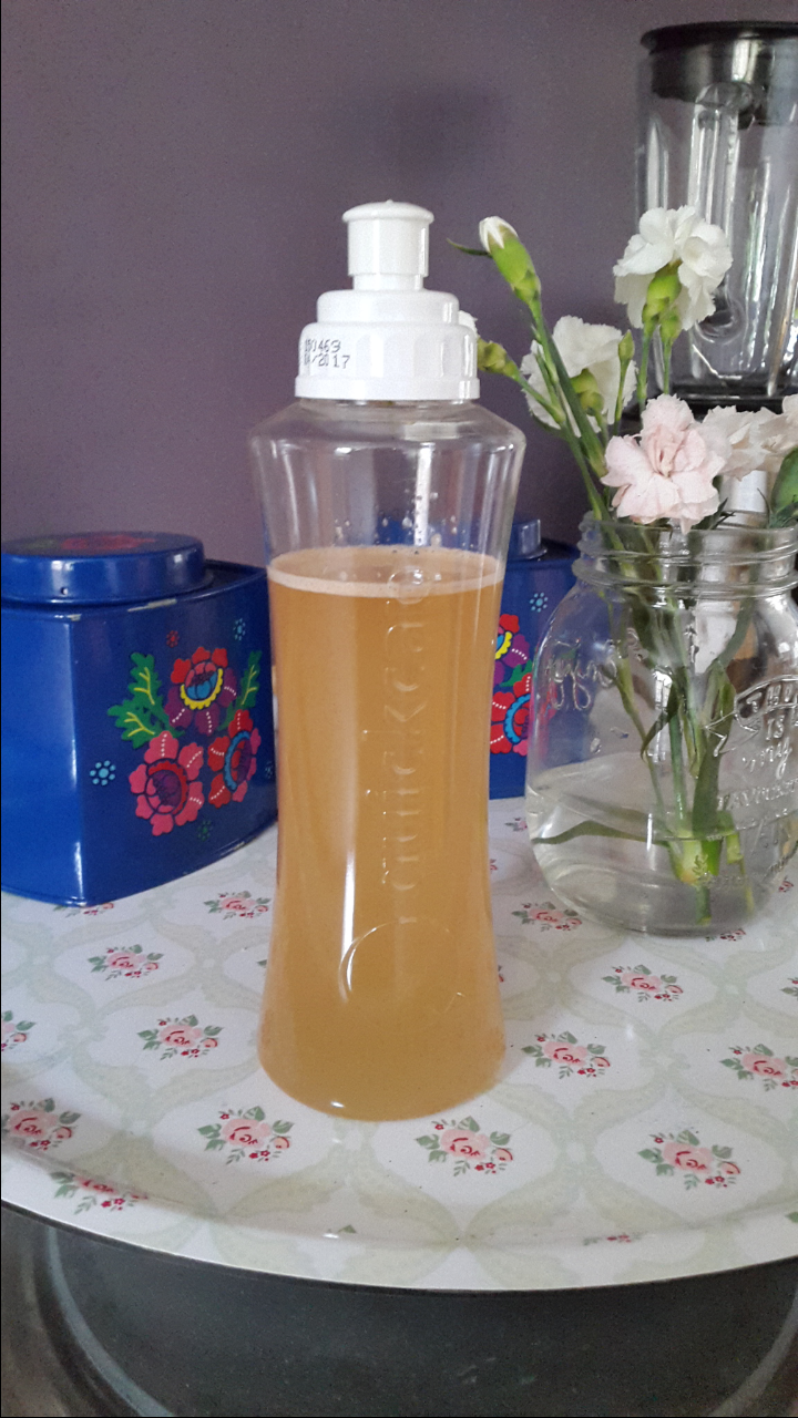 Quickcap Flasche mit 400 ml stillem Wasser und Beauty Granulat