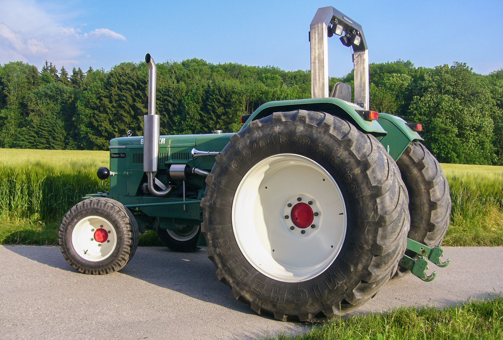 Rostfreie Traktoren-Auspuffe - Affolter Metall