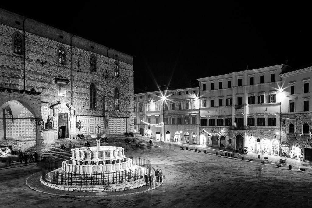 Fontana Maggiore - Piazza IV Novembre - Perugia bw