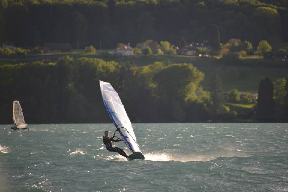 Gunten am Thunersee Windsurfmaterial und StandUp