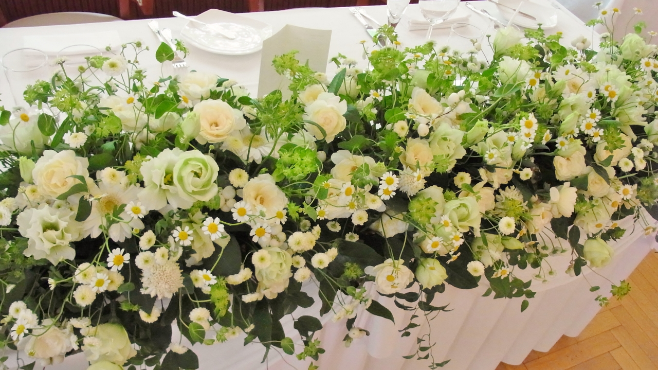ホワイト グリーンの会場装花 ウェディングフラワーセレクトショップ ホワイト グリーンの会場装花 ウェディングフラワーセレクトショップ