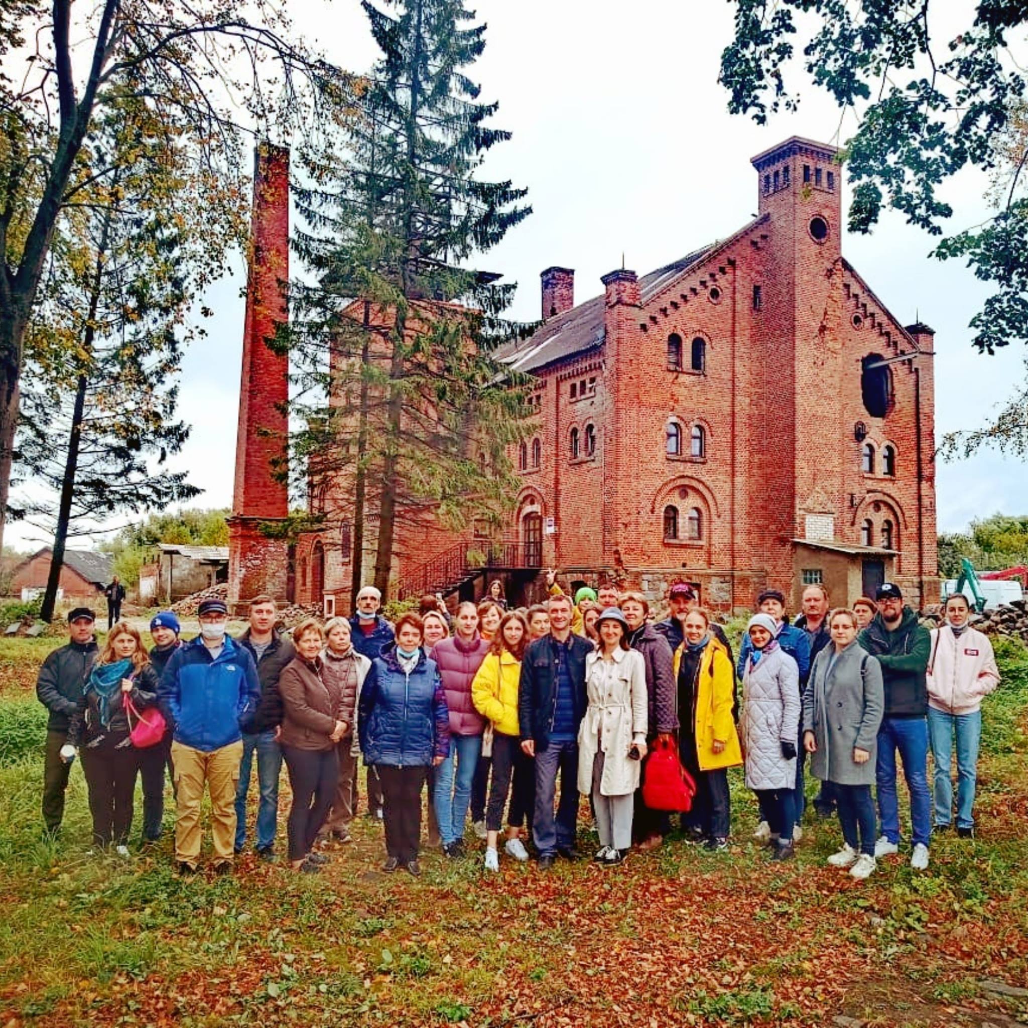 Gruppenfoto mit Helfern