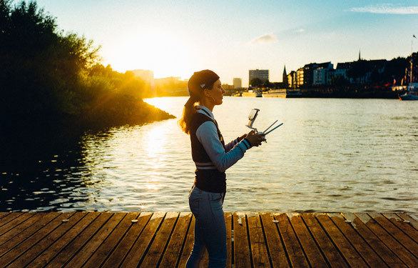 Digital Artist Deborah Leunig filming an Imagefilm for the city of Bremen with the drone DJI Phantom 4k 