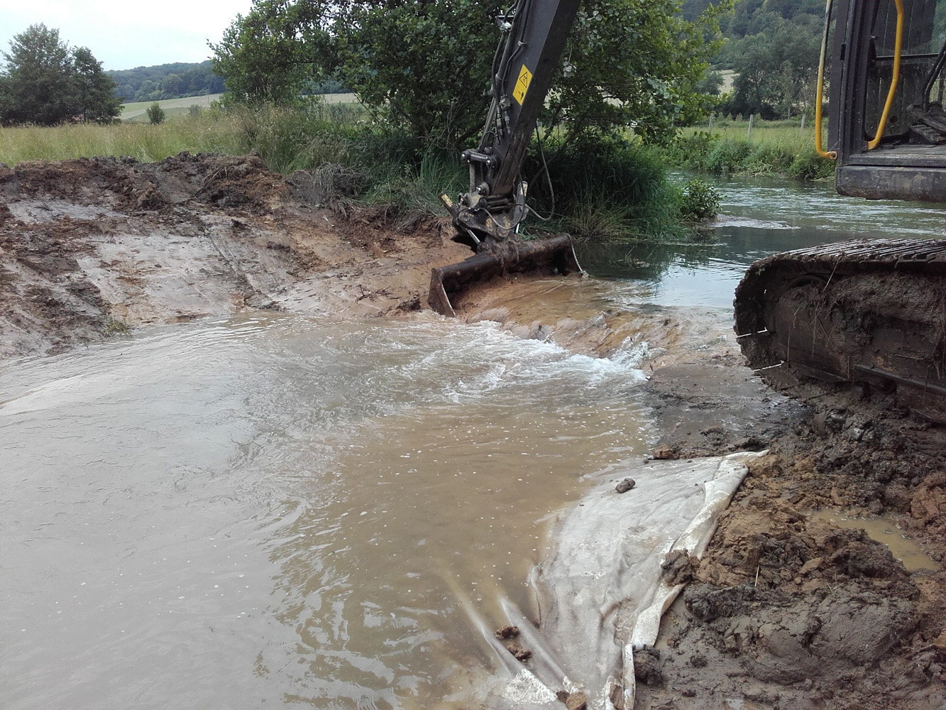 Dérivation des eaux dans le fossé provisoire amont