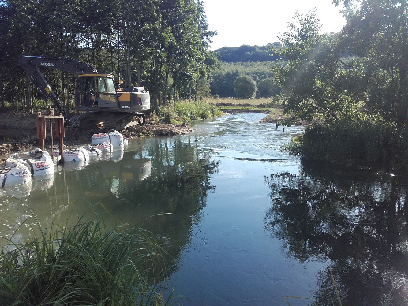 Vue du fossé de dérivation des eaux, à l'amont du répartiteur