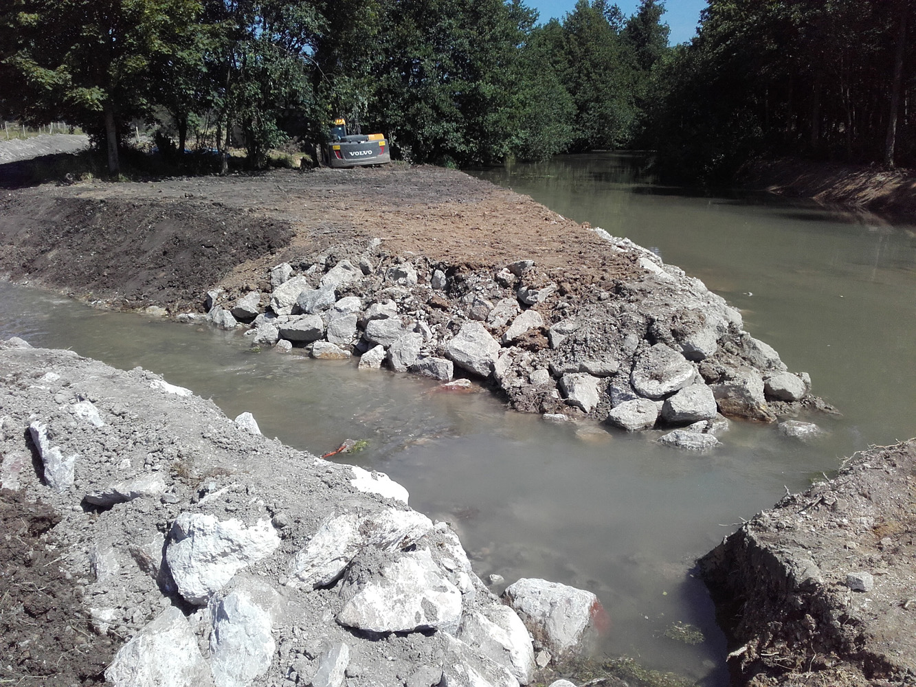 Vue de la nouvelle défluence, avant remise en eau