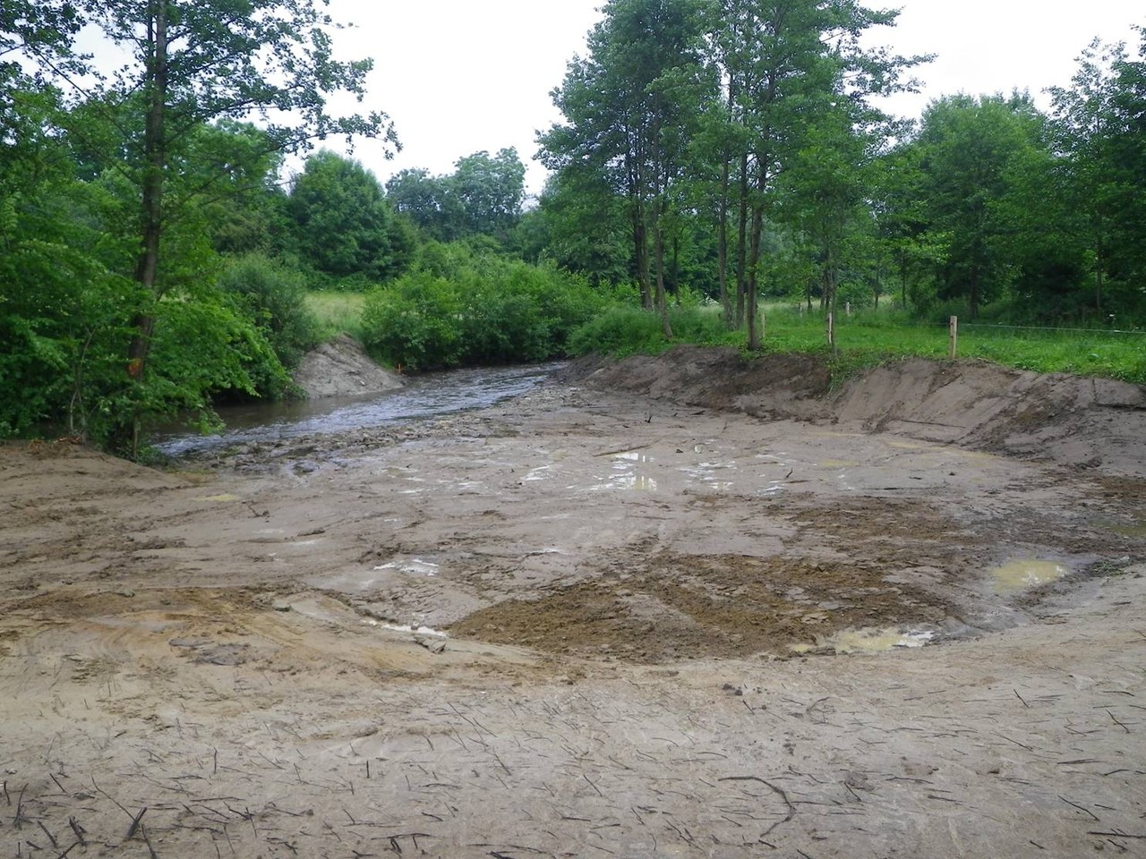 Comblement de l'emprise de l'ancien ouvrage et création d'une zone humide