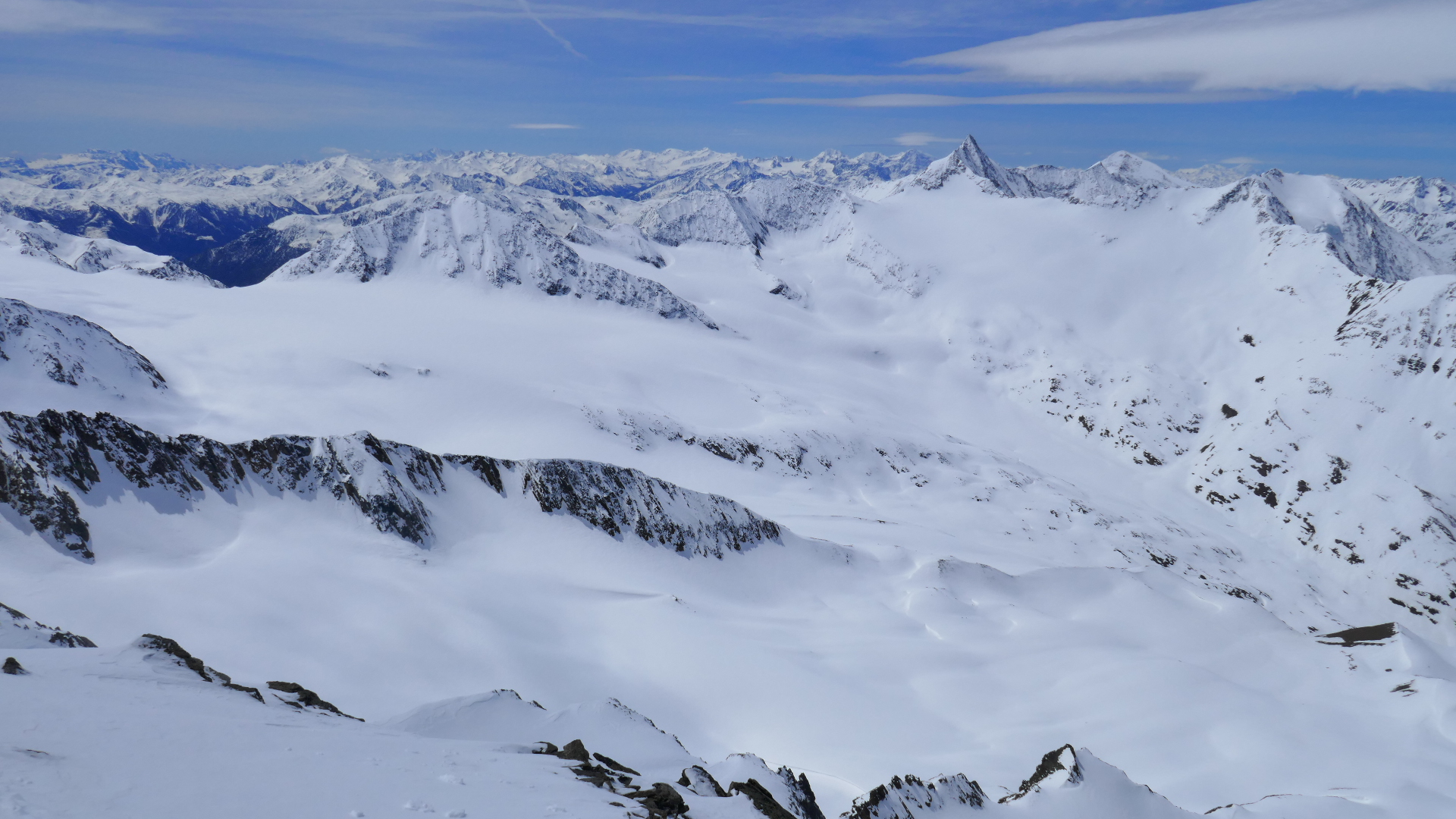 Im Südwesten der Schalfferner, mittig Cevedale und Ortler