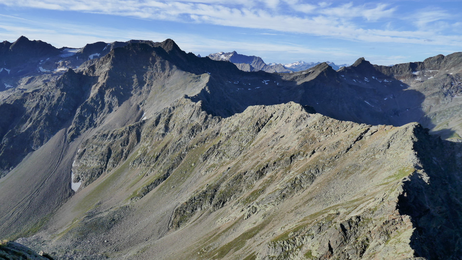Über die Steintalspitzen Richtung Kraspesspitze, ganz hinten der Strahlkogel