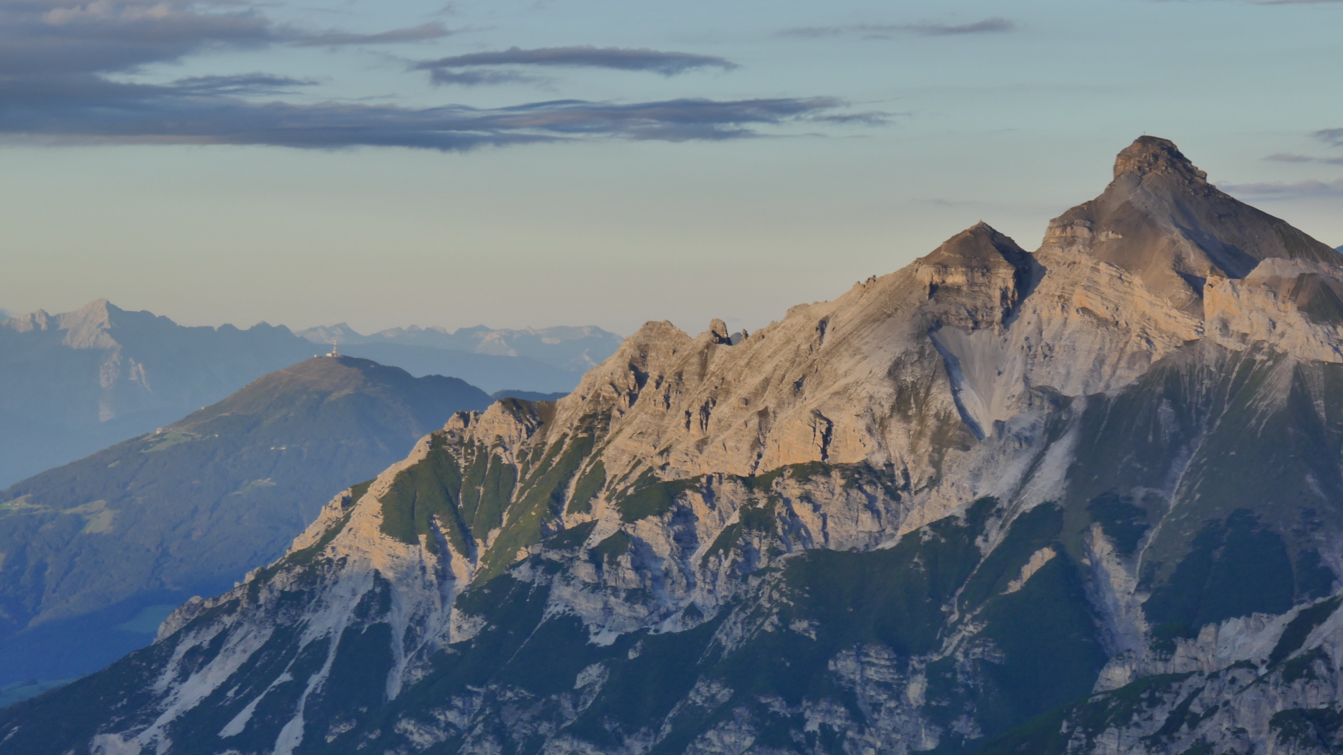 Sonnenstein und Serles, links Patscherkofel