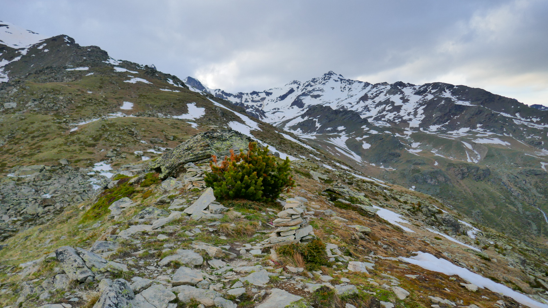 Am Pederköpfl, hier ginge es weiter zur Lyfispitze oder Kalvanwand