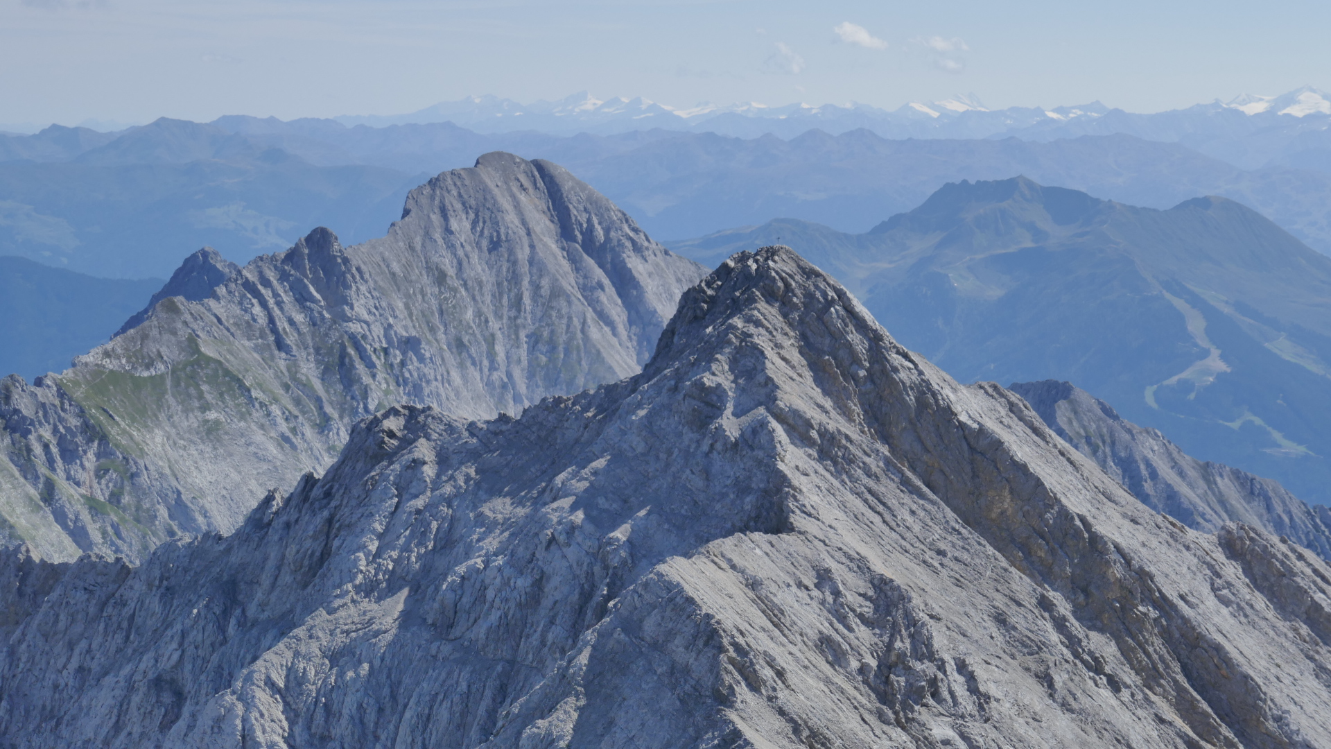 Hochglück vor Hochnissl, rechts Kellerjoch